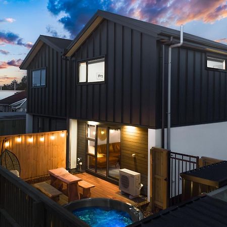 Cozy Retreat With Hot Tub Appartement Christchurch Buitenkant foto