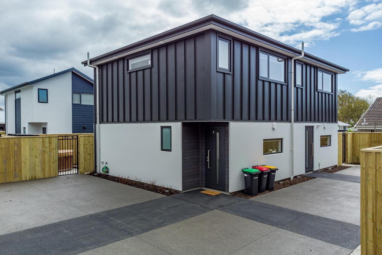 Cozy Retreat With Hot Tub Appartement Christchurch Buitenkant foto