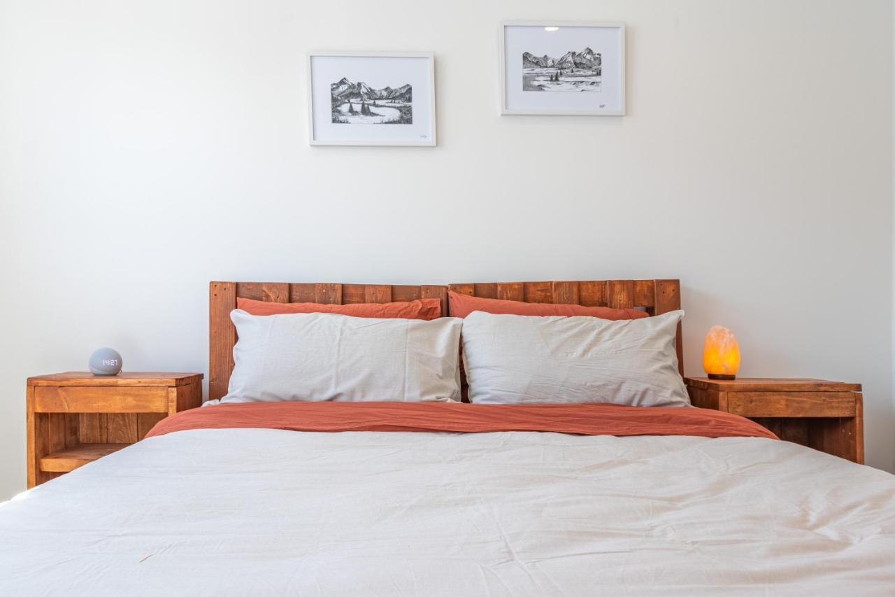 Cozy Retreat With Hot Tub Appartement Christchurch Buitenkant foto