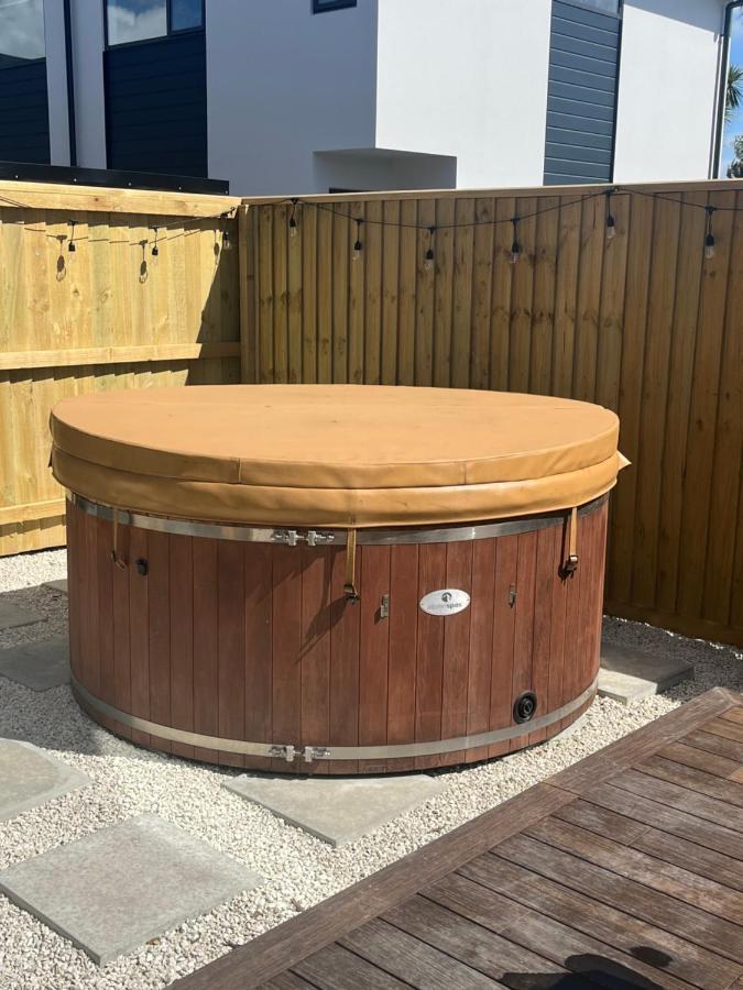 Cozy Retreat With Hot Tub Appartement Christchurch Buitenkant foto